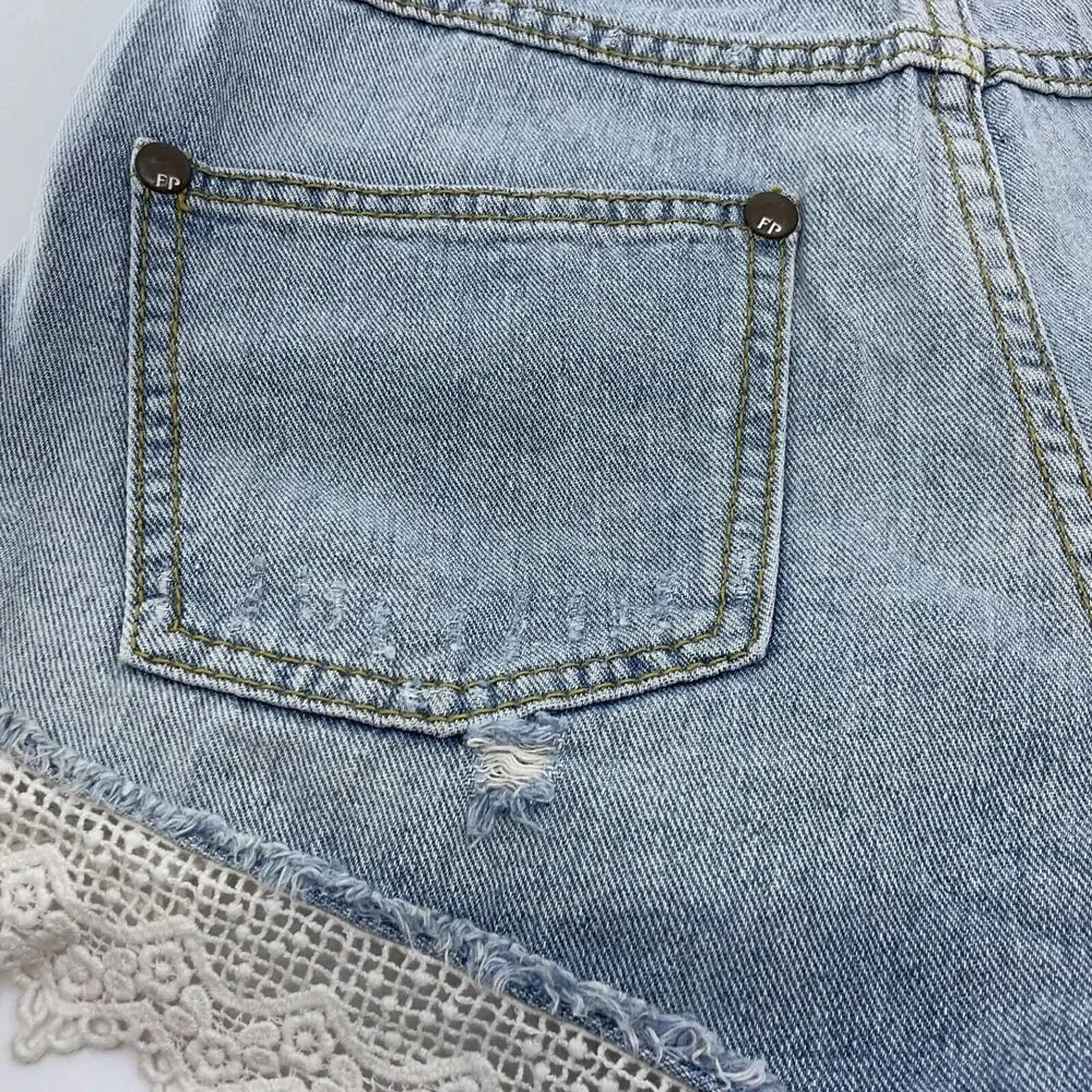 Free People shorts women’s 5 pocket lace trim women’s Distressed Denim Size 26
